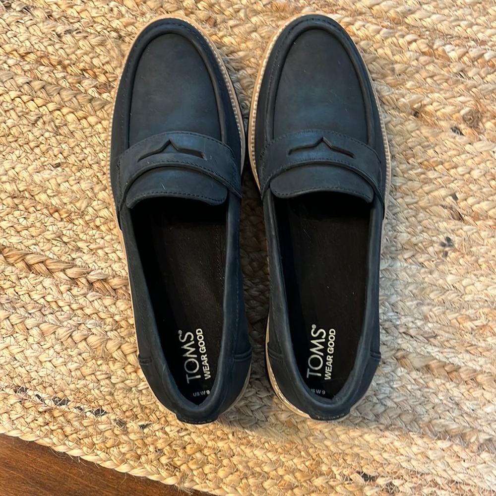 TOMS Womens Black Loafers size 9.  New without tags.
